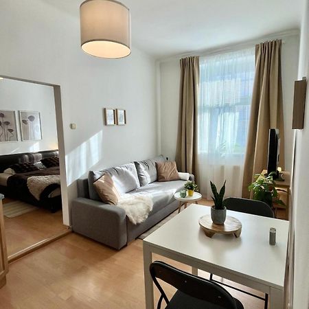 Apartment Caroline - Old Town, Ac Братислава Екстериор снимка