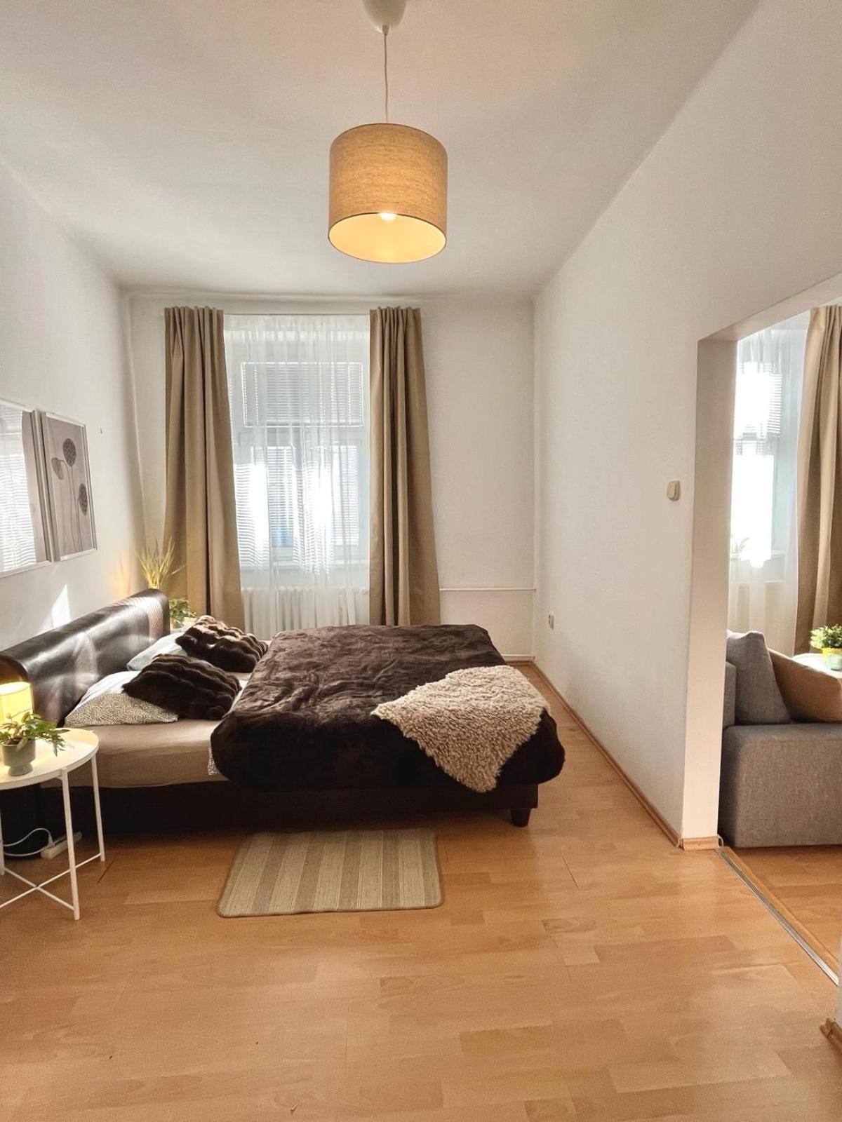 Apartment Caroline - Old Town, Ac Братислава Екстериор снимка