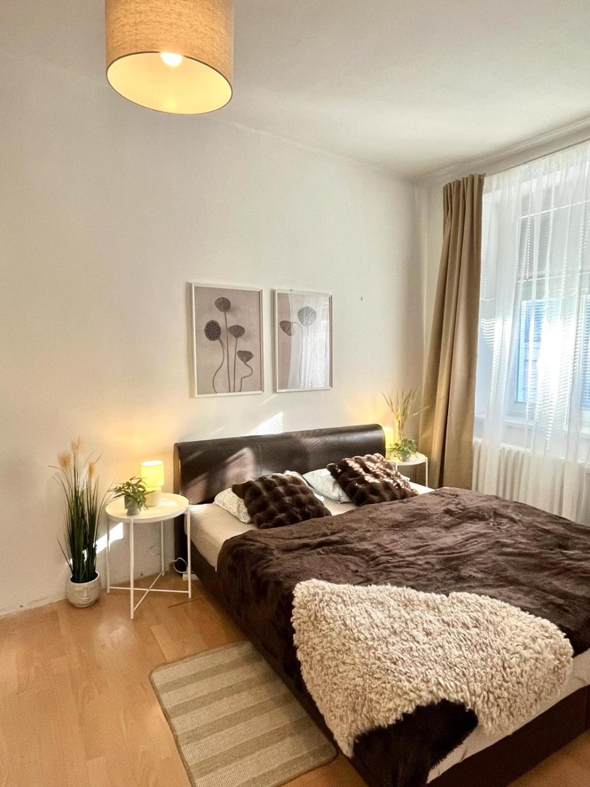 Apartment Caroline - Old Town, Ac Братислава Екстериор снимка